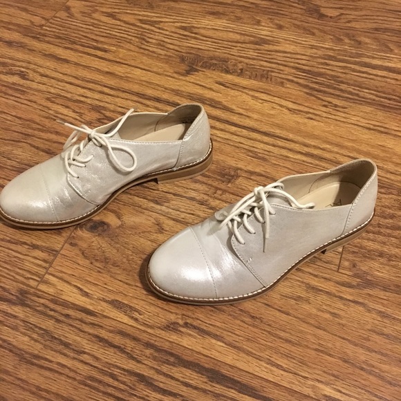 🔥 Glistening Pearl Aldo Shoes 🔥 - Picture 1 of 4